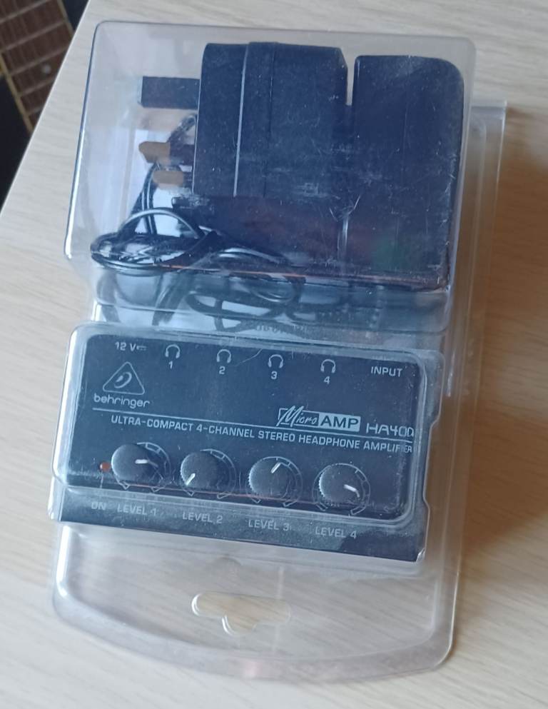 Behringer MICROAMP HA400 Ultra-Compact 4 Channel Stereo Headphone Amplifier