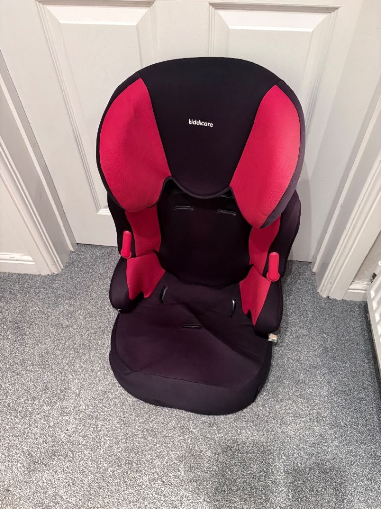 KiddiCare Car Seat – Hardly Used, Red & Black
