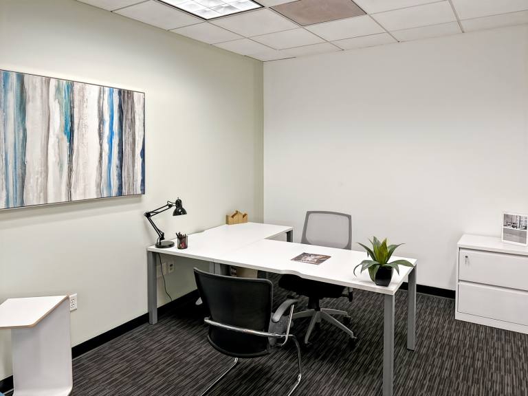 Camberley - GU15 3HL \ Compact Office for Rent for 1 Person