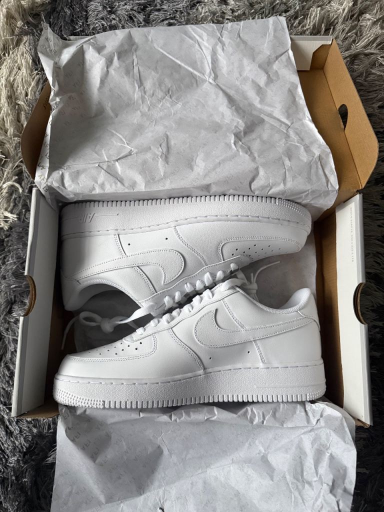 NIKE AIR FORCE 1 07 WHITE UK 9 BRAND NEW BOX AUTHENTIC TRAINERS