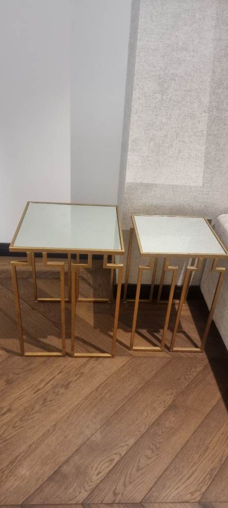 Pair of mirrored coffee tables