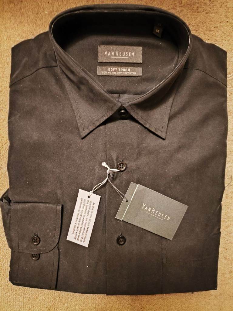 Van Heusen Men's shirt: Black 15.5" Regular fit Never worn Soft Touch