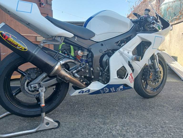  05 Yamaha yzf R6 track bike 