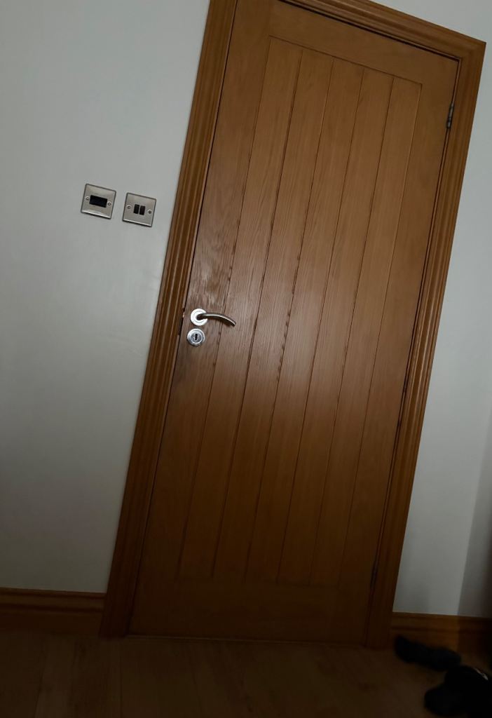Oak veneer doors