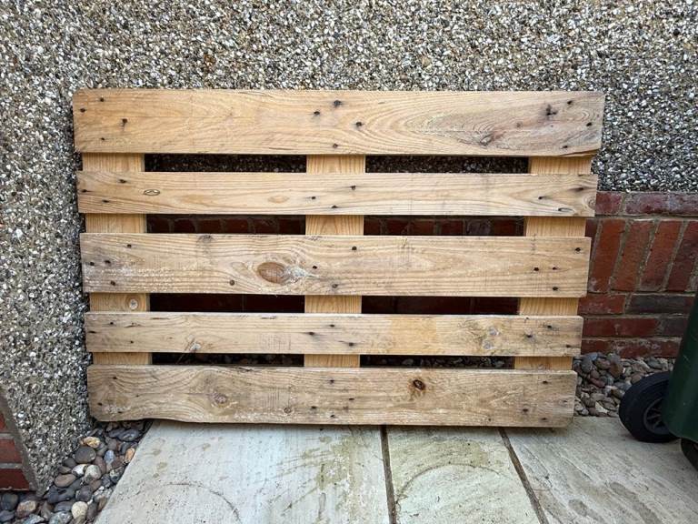 Solid wooden pallet
