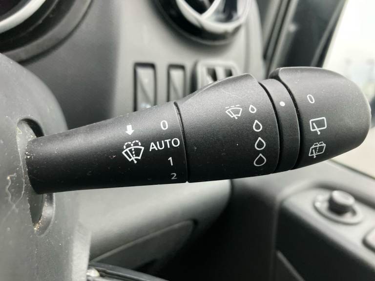 2020 Renault Trafic LL30 ENERGY dCi 120 Sport Nav 9 Seater Standard Roof Minibus DIESEL Manual