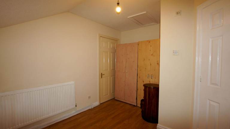 First Floor Split Level 1 Bed Flat in Gated Development…5 Mins Walk to Upton Park Tube