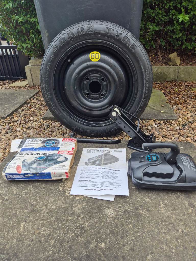Pirelli spare tyre 125/80 R15 95M & 12V compressor 