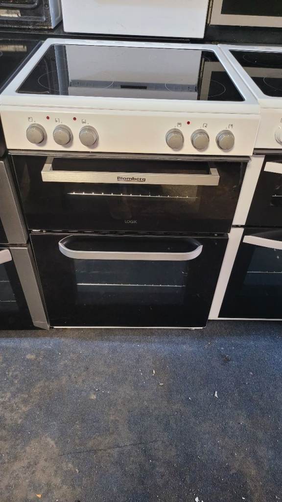 60cm electric ceramic cooker Glass top Mint condition 2 month warranty 
