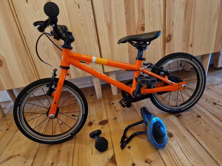 Islabike Cnoc14s with detachable stabilisers
