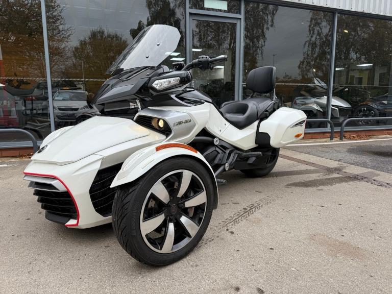 2016 Can-Am SPYDER F3 T 1330 6 speed semi automatic trike