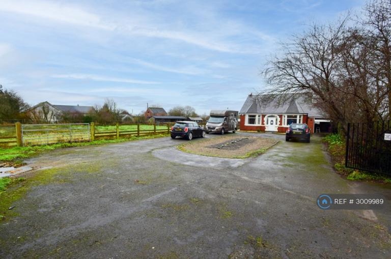 4 bedroom house in Blackpool Road, Preston, PR4 (4 bed) (#3009989)