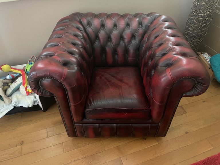 Lovely classic red leather Chesterfield style armchair