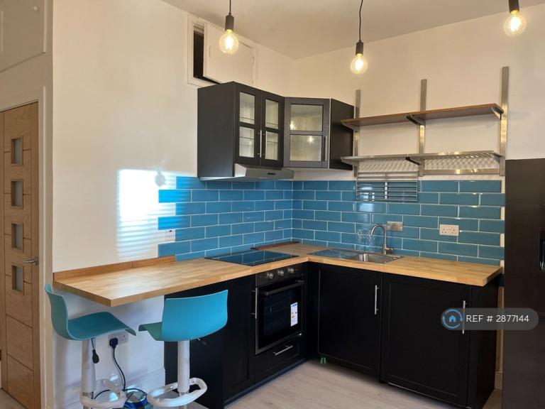 Studio flat in Bournemouth, Bournemouth, BH5 (#2877144)
