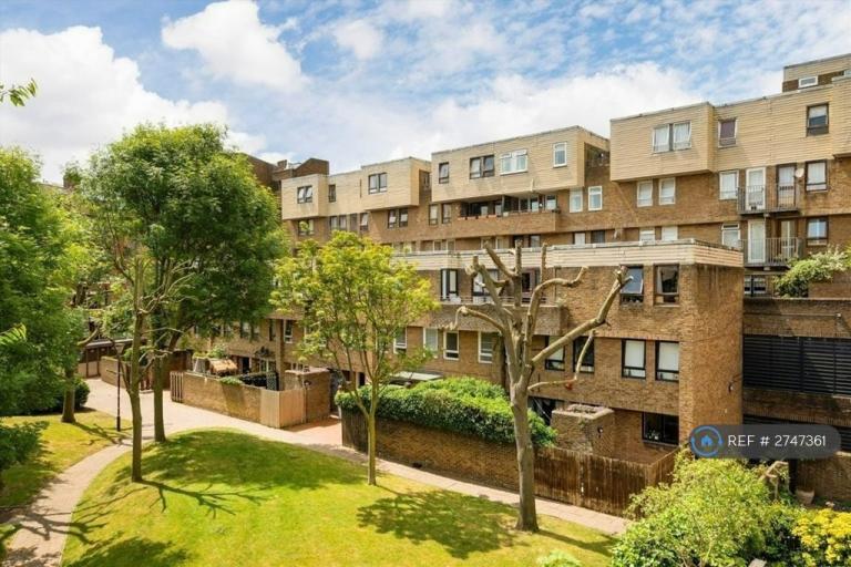 3 bedroom flat in Burr Close, London, E1W (3 bed) (#2747361)