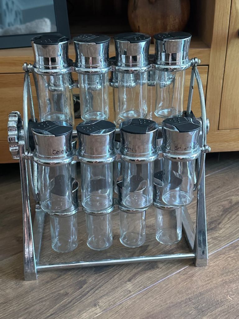 Rotating spice rack