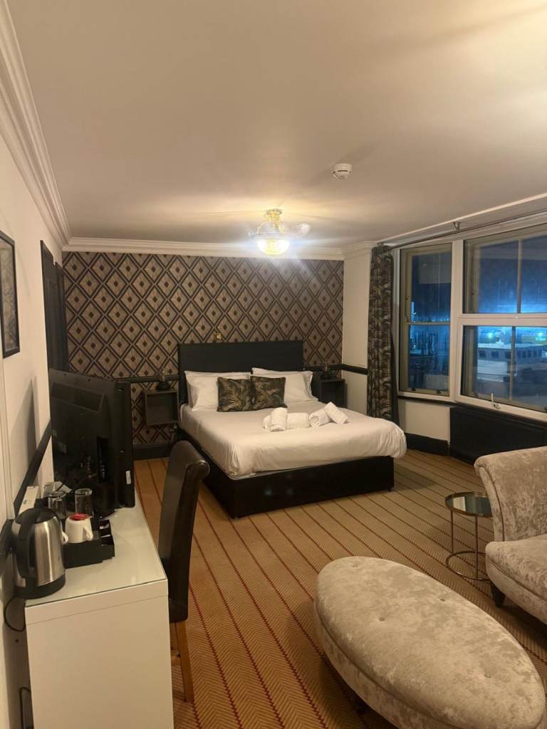 Rooms to let from £700 a month with ALL bills Included.