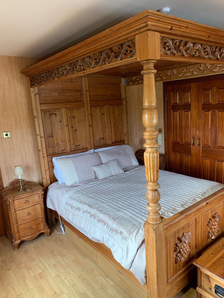 Four Poster Bed Dressing table etc