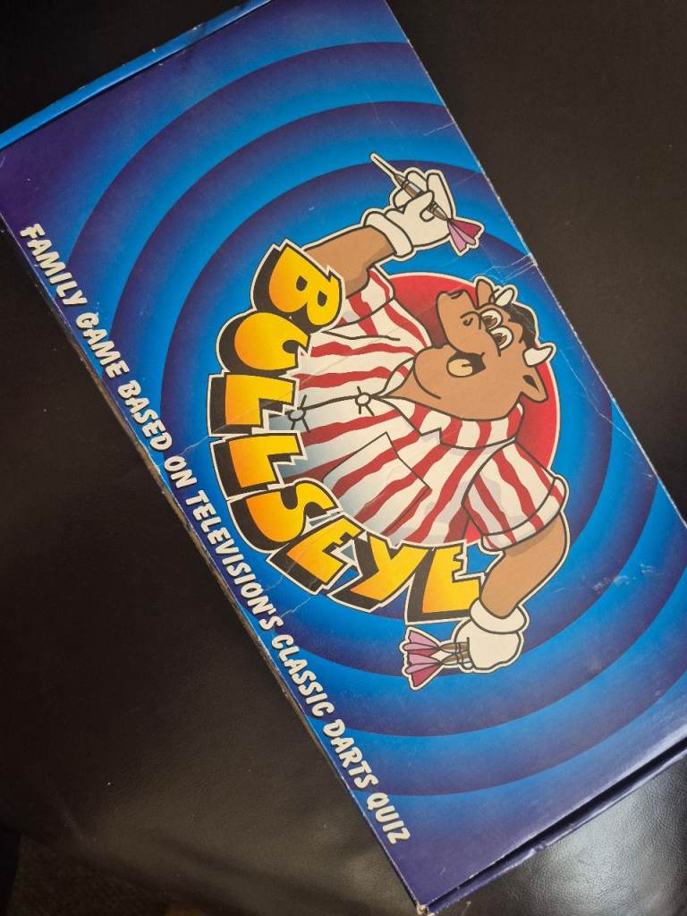 Bullseye Family Game - Classic Darts Quiz Board Game