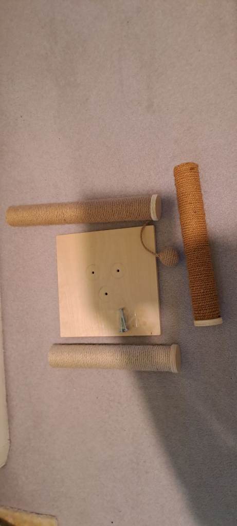 Cat scratching post