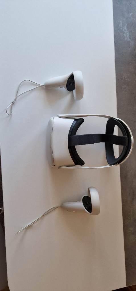 Oculus Quest 2 128GB (With controllers)
