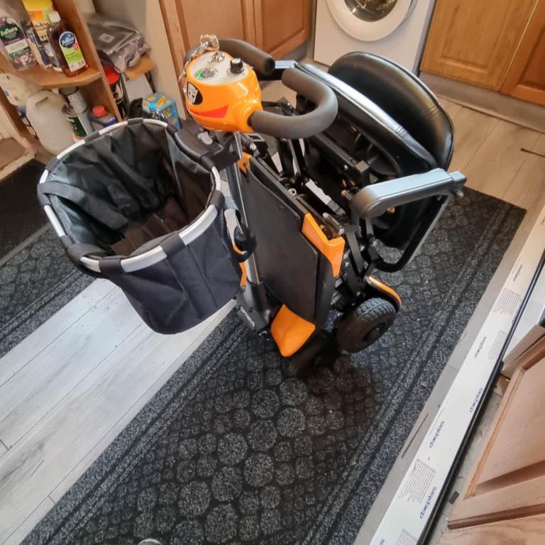 Mobility scooter automatic folding with new batteries 