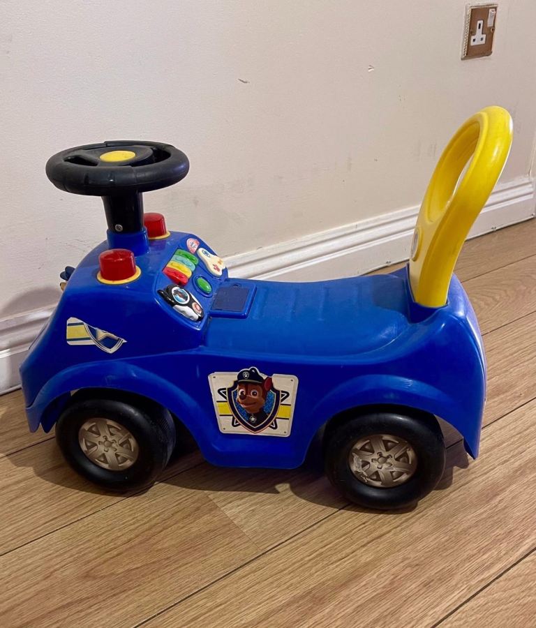 Toy car + kids garage playset bundle – great condition