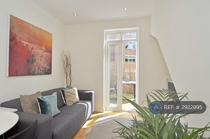 1 bedroom flat in Pennard Road, London, W12 (1 bed) (#2922995)