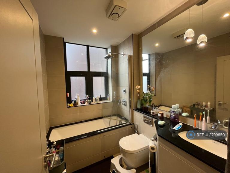 1 bedroom flat in Trafalgar House, Leeds, LS1 (1 bed) (#2799650)