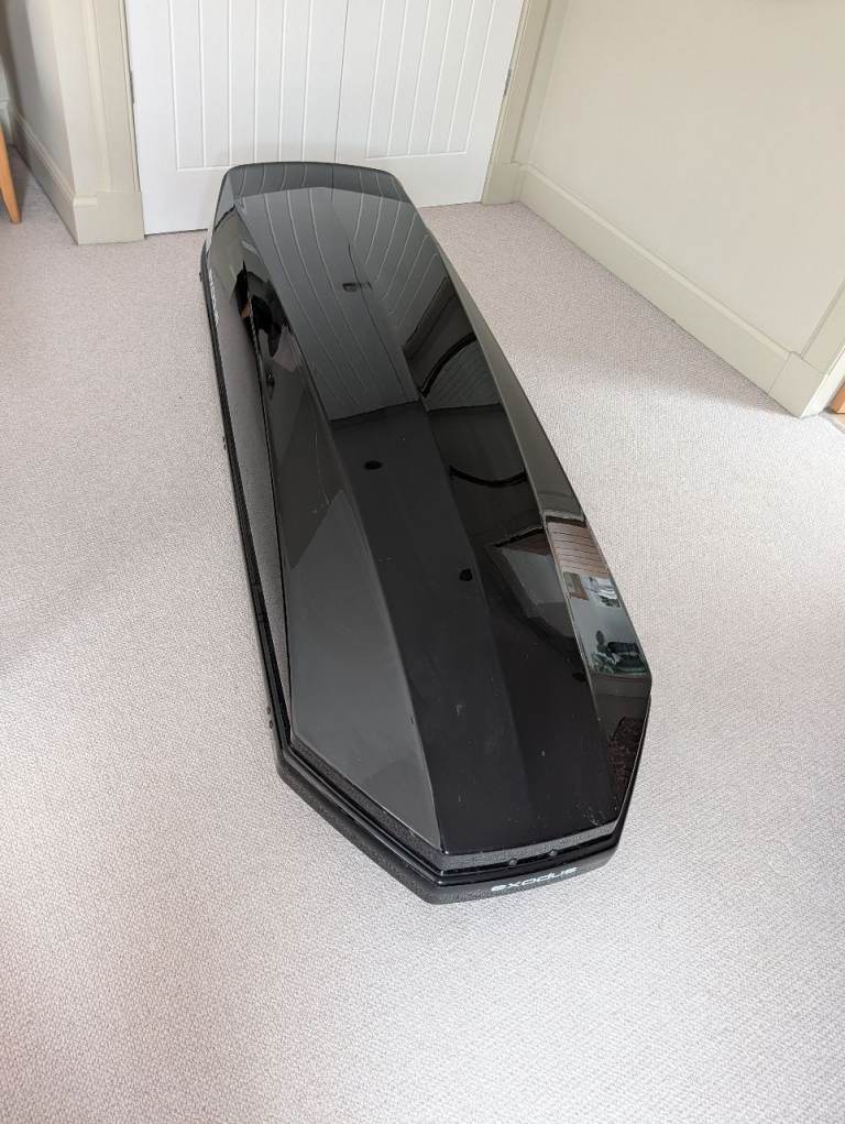 Roof box