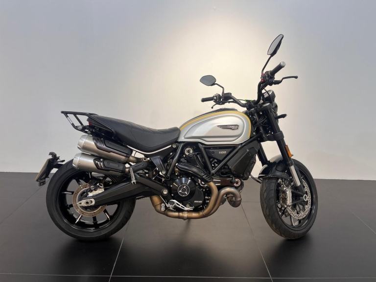 DUCATI SCRAMBLER 1100 PRO 2020 BIKE LOTS OF EXTRAS