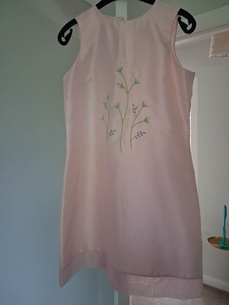 Lovely Pink Sleeveless Dress with Embroidery – Good Condition