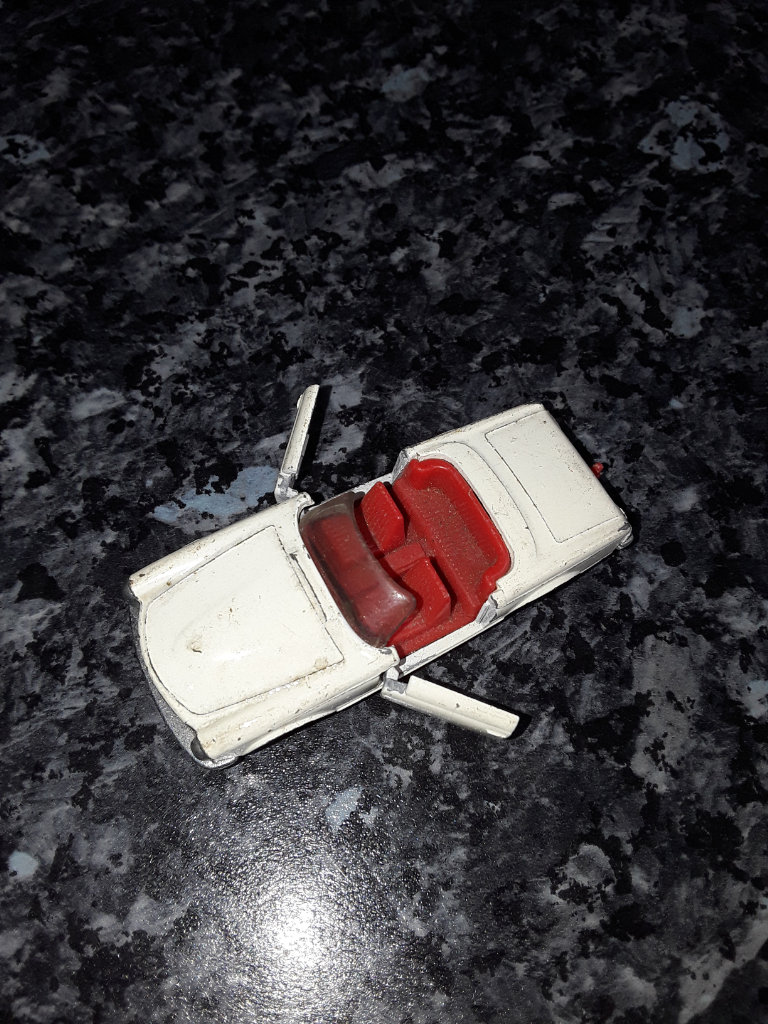 White Matchbox Series No27 Mercedes 230 SL Car