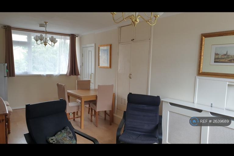 5 bedroom flat in Lorrimore Square, London, SE17 (5 bed) (#2639689)