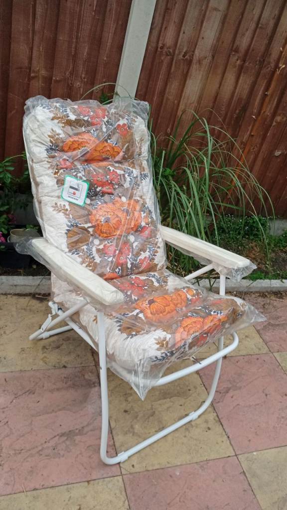   4 different ones Garden Recliner Chair with Floral Cushion – New