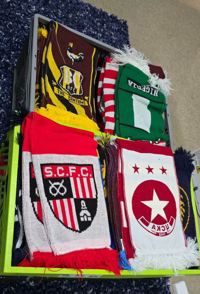 MASSIVE JOB LOT OF FOOTBALL SCARVES 