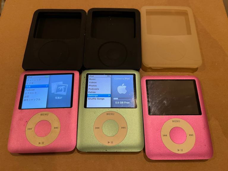  3 x iPod nano a1236 pink and green with cases 