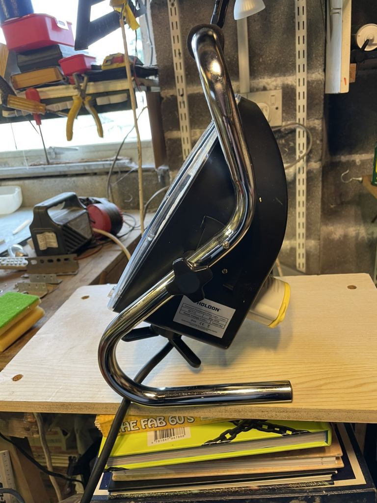 Brand New unused 110v work light with built in extension sockets £10