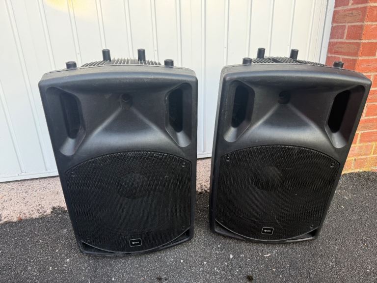Pair of QX 15 Active Pa speakers 