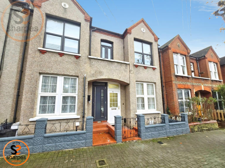 3 bedroom flat in Idlecombe Road, London, London