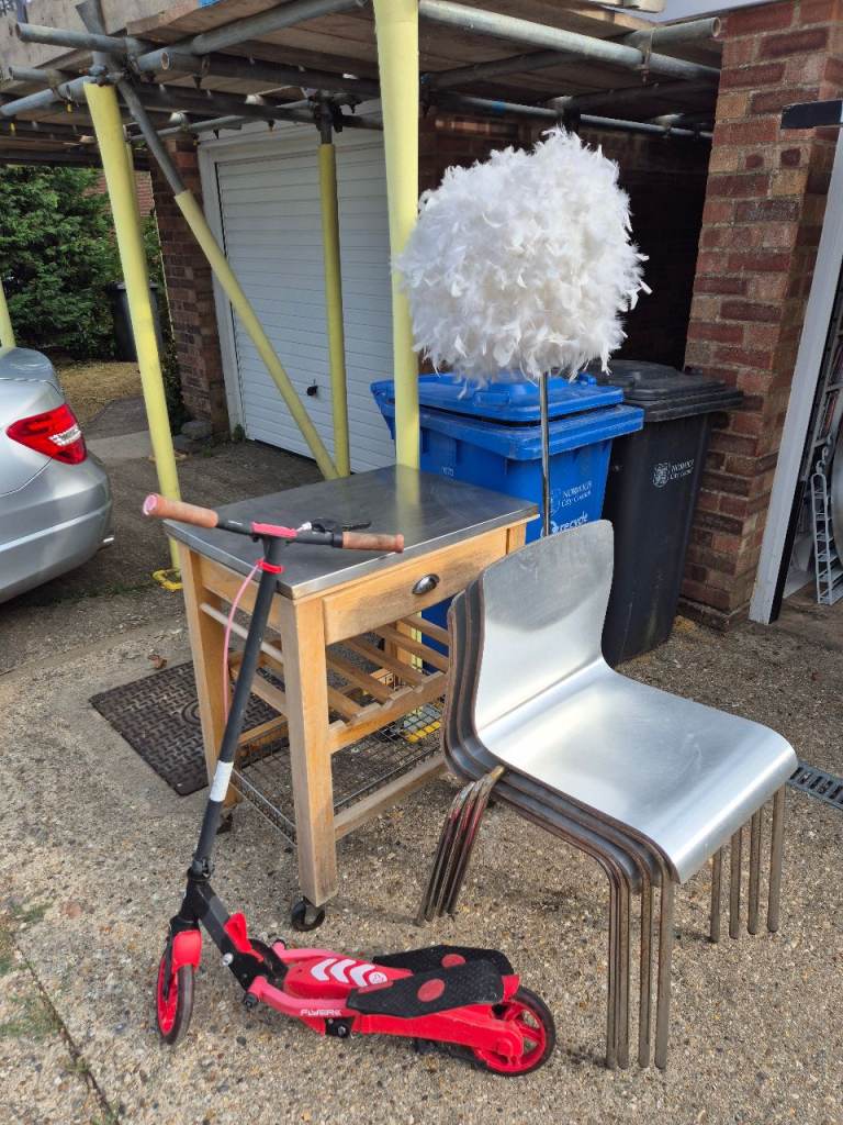 Free island, chairs, lamp and kids 2 wheeler