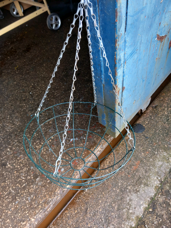 HANGING BASKETS 
