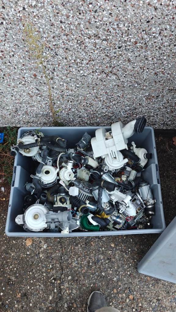 USED BULK APPLIANCE SPARE PARTS JOB LOT MIELE BOSCH HOTPOINT ZANUSSI MOTORS PUMPS HEATERS