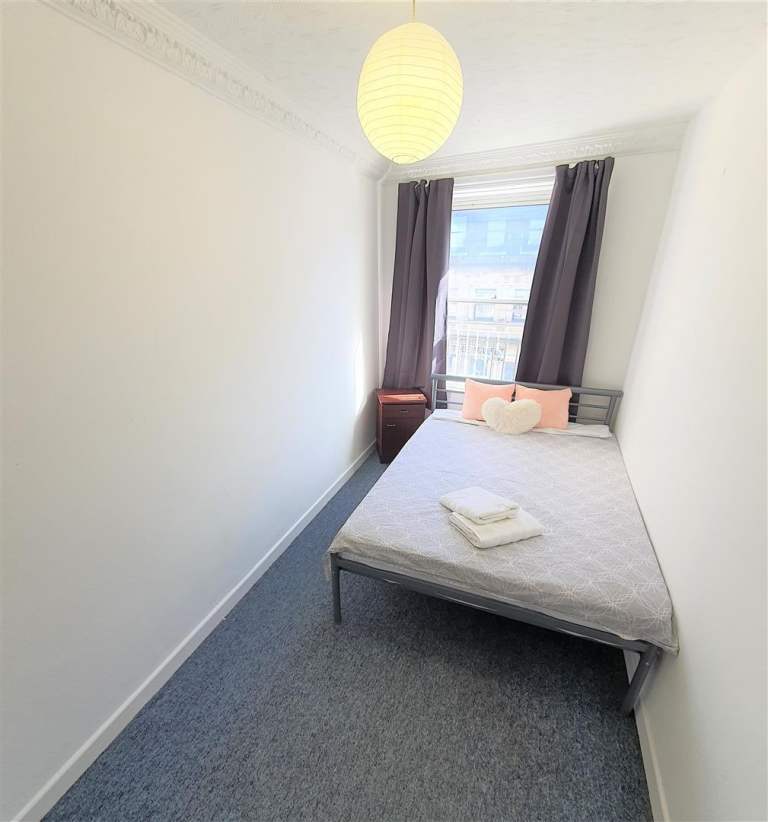 Single room to let in an HMO at Poole Hill Bournemouth Town Centre.