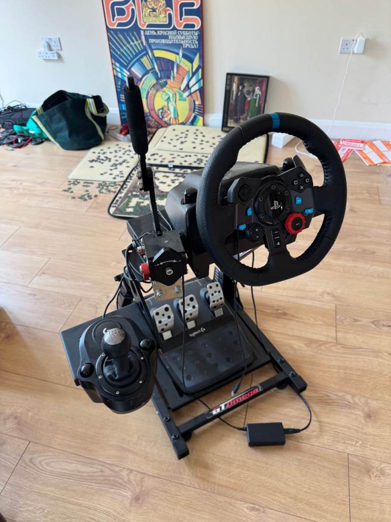 Logitech G29 Driving Force Racing Wheel, Pedals, Shifter, Frame and Handbrake included