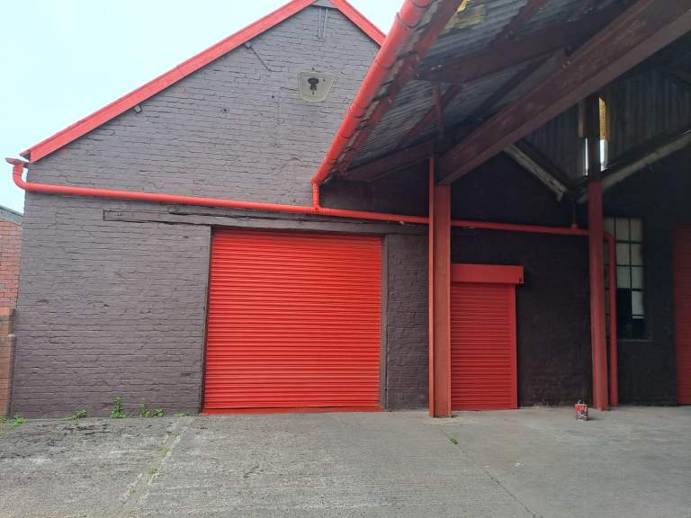 Self contained warehouse to let in Stourbridge – ideal for storage and distribution.