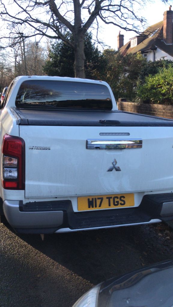 Mitsubishi l200 barbarian roller shutter