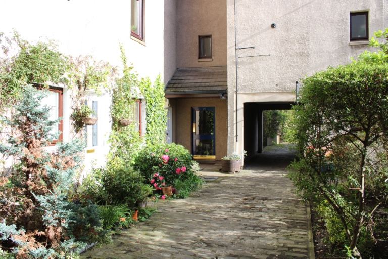 2 bedroom flat in Sandport, The Shore, Edinburgh, EH6 6PL