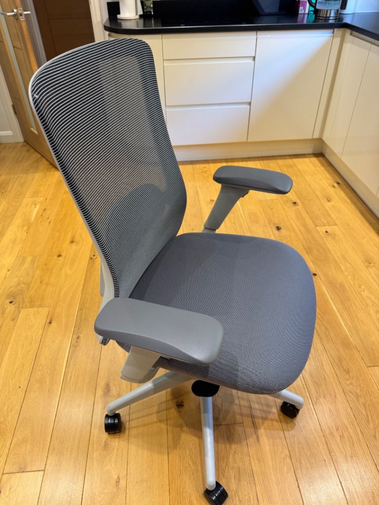 Desktronic office/ desk chair in grey 