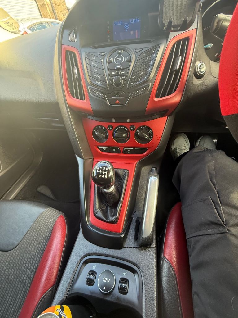 Ford, FOCUS, Hatchback, 2012, Manual, 1560 (cc), 5 doors